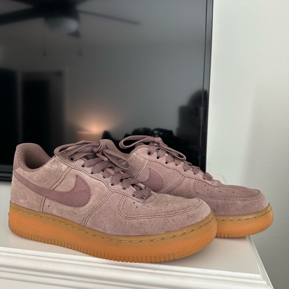 Nike Women's Sneakers in Mauve and Gum